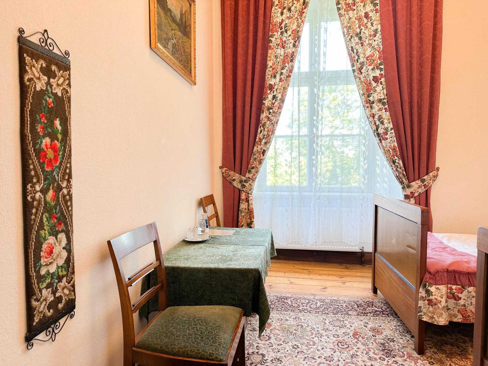 Edoles Pils Otel Oda fotoğraf